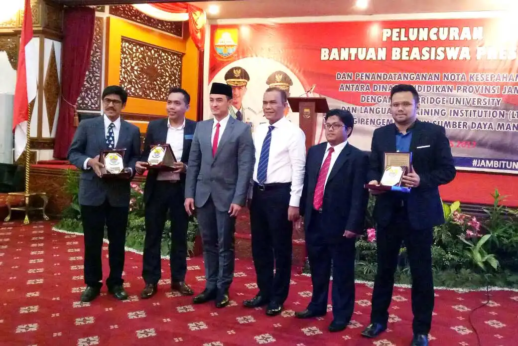 Peluncuran Bantuan Beasiswa Prestasi Dinas Pendidikan Provinsi Jambi dan LTI GROUP