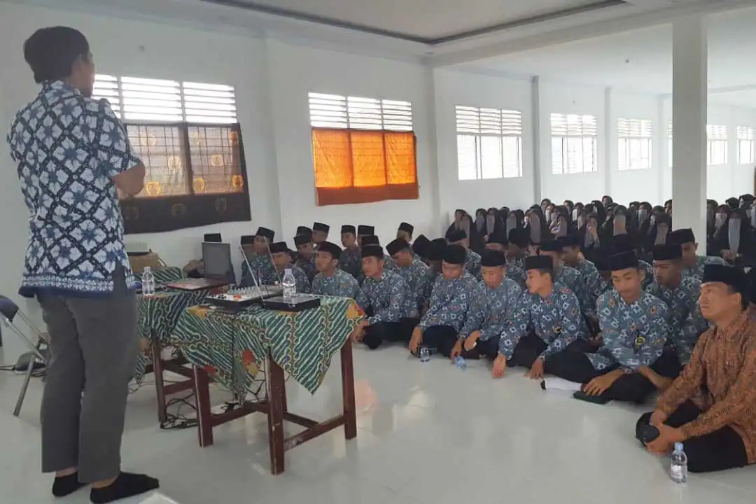 Workshop TOEFL Pesantren Al Munawaroh
