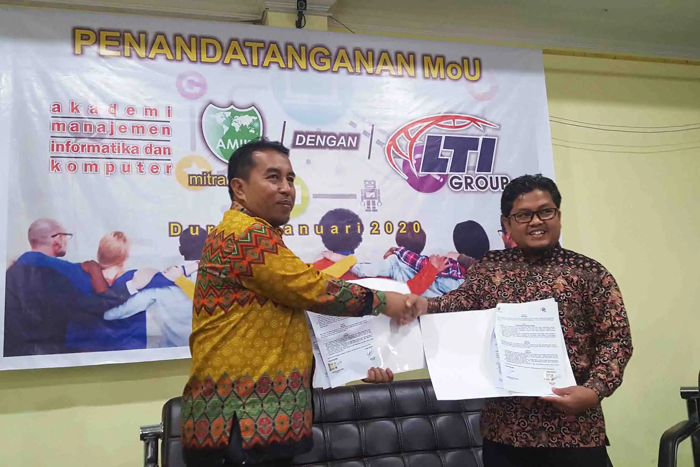 Penandatanganan MoU AMIK dan LTI Group